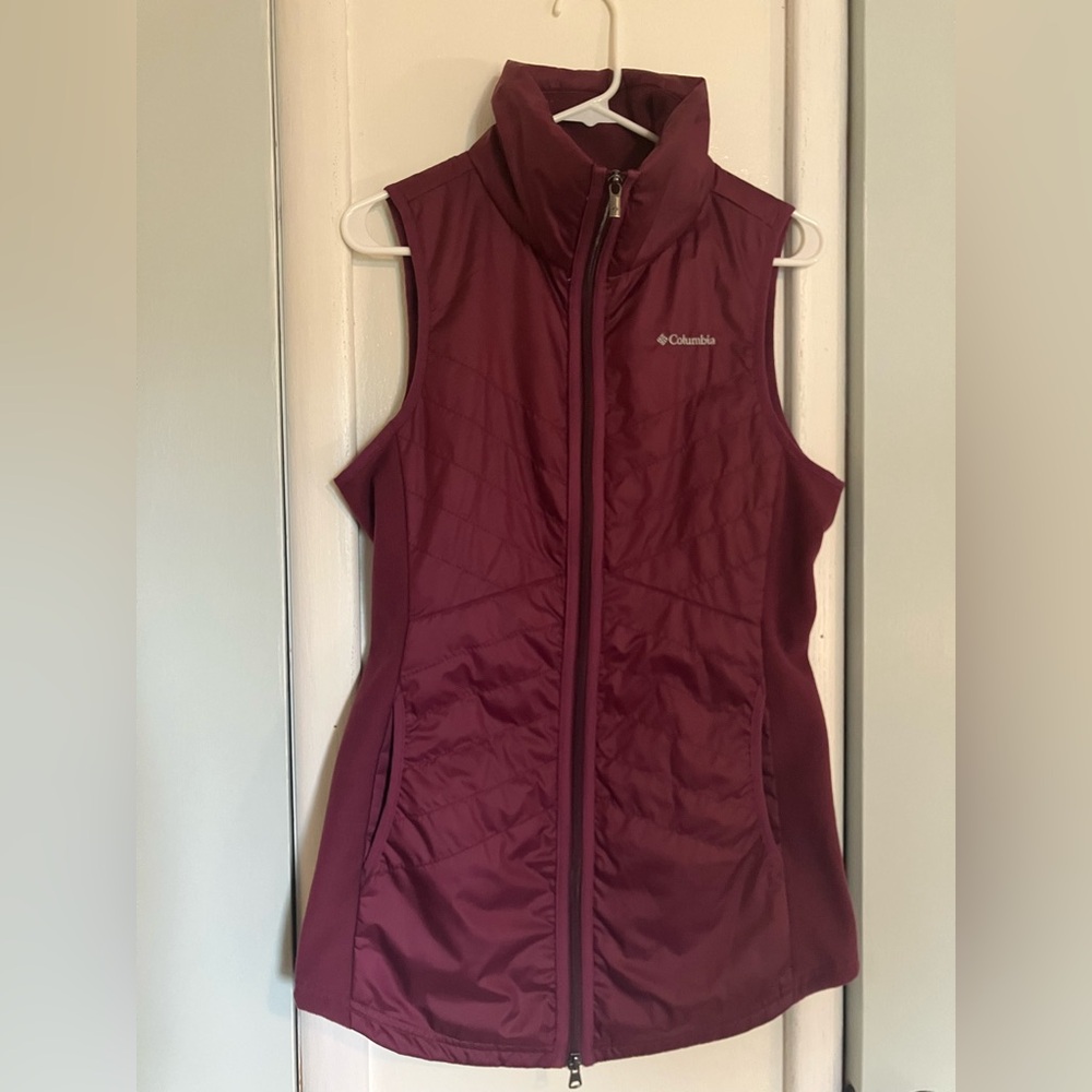 Columbia Women's Vest - Burgundy